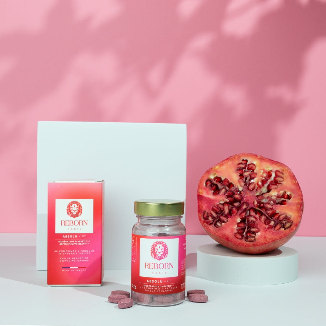 Pot recyclable rouge-rose fermé avec un bouchon recyclable contenant 60 comprimés à croquer à l&